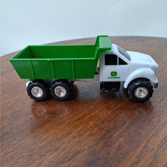 Tomy Ertl 1:64 Scale John Deere Toy Farm Dump Truck Diecast & Plastic Green - Picture 5 of 13